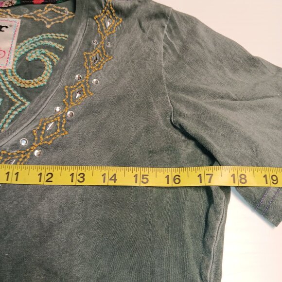 ROAR T-shirt with embroidery and rhinestone sequins - Picture 5 of 5